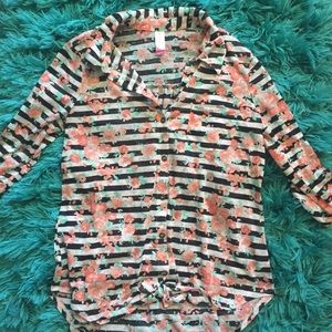 ✨2 for $10✨striped floral button down